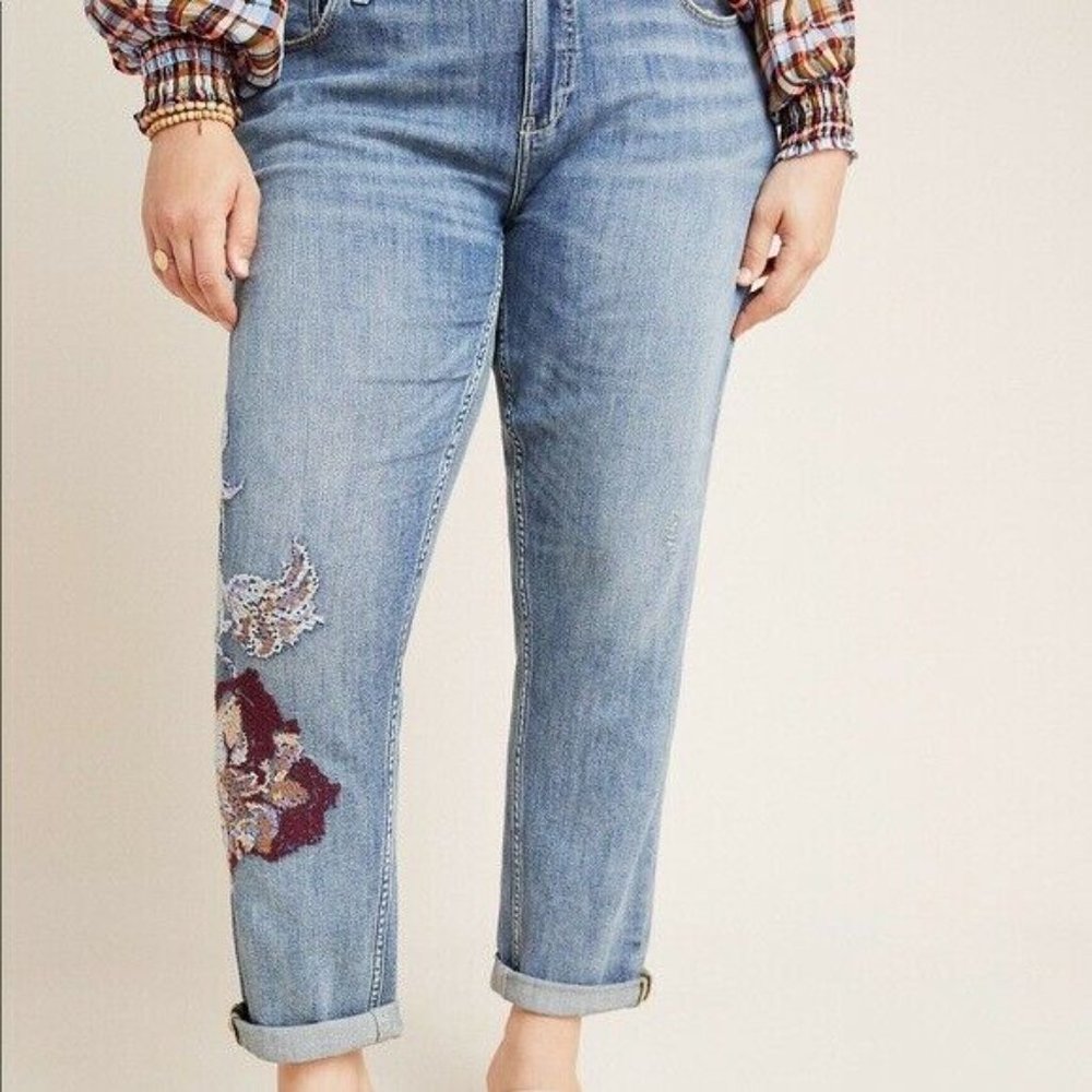 Pilcro Mid-Rise Slim Boyfriend Jeans - SIZE 33